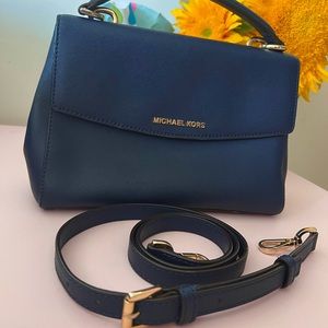Crossbody Maichel Kors dark blue 👜, great condition!!!